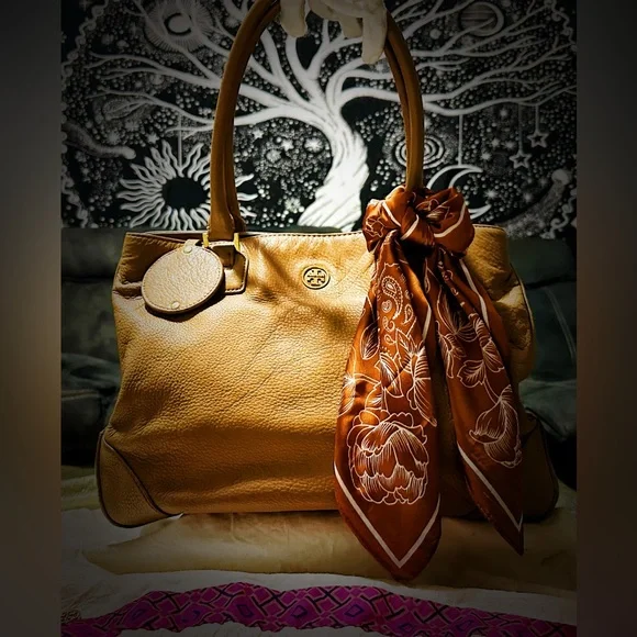 Vintage Y2K Tory Burch Tan soft Leather Tote handbag shoulder bag with scarf - Picture 5 of 17